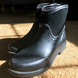 Ugg Suede Rainboot with Sherpa *BARELY WORN